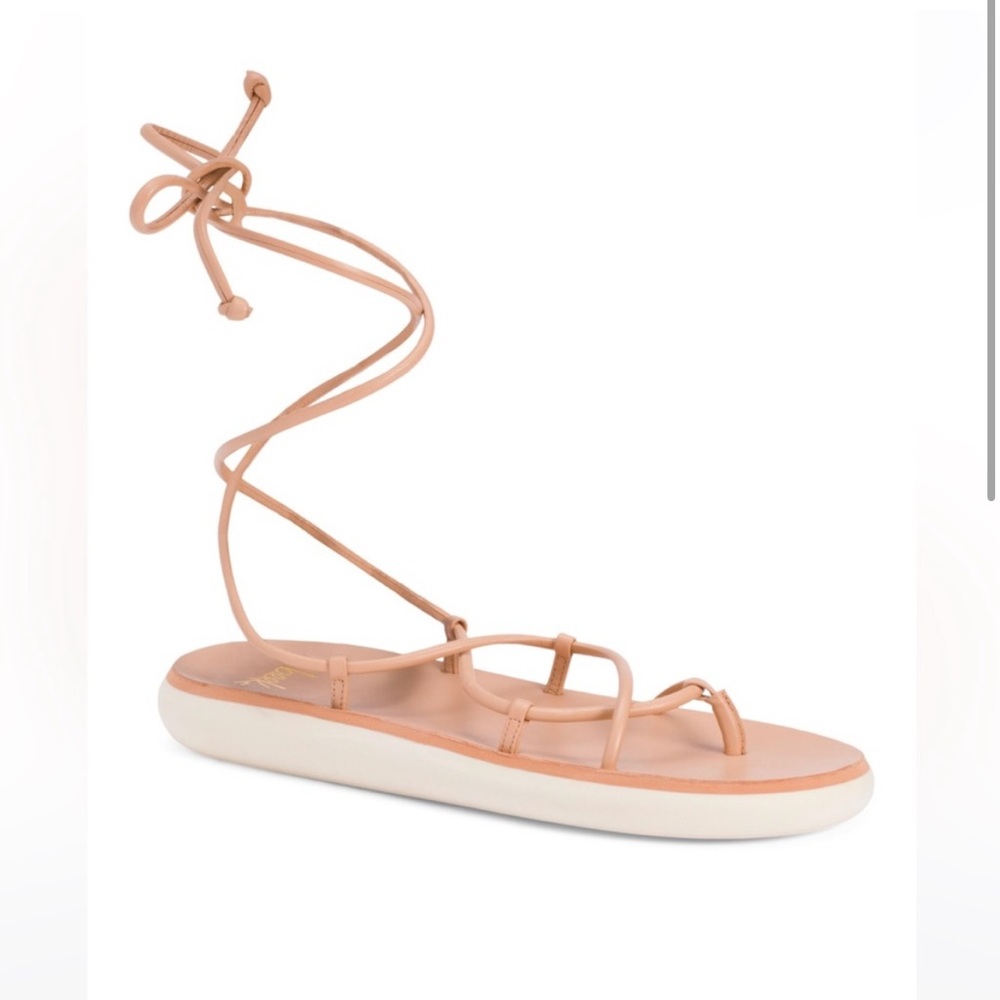 Women's Tan Strappy beek chirp Sandals size 7 color is beach